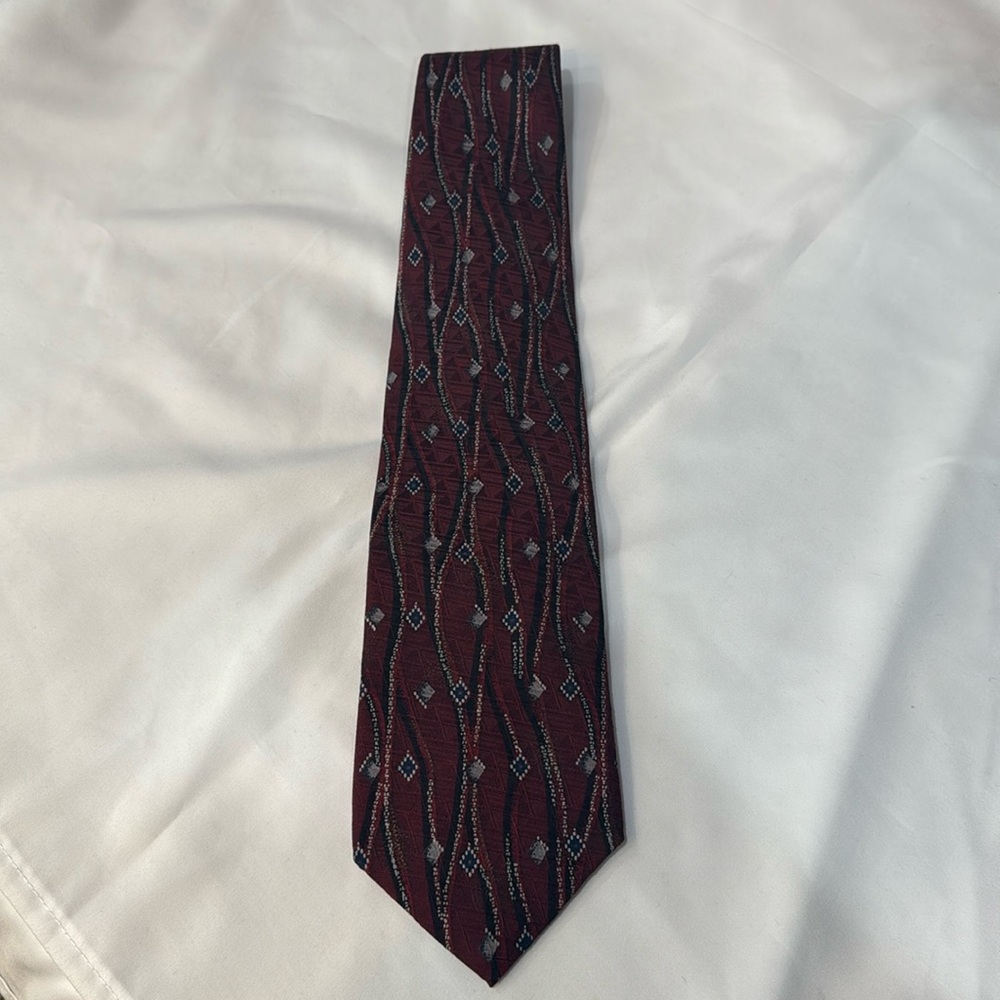Von Maur Men’s necktie 100% silk